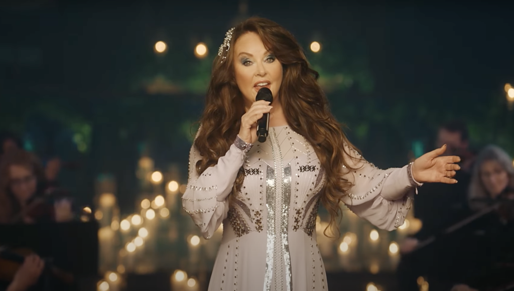 "Pie Jesu" from 'Sarah Brightman A Christmas Symphony' Sarah